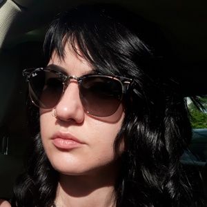 Meet your Posher, Lara